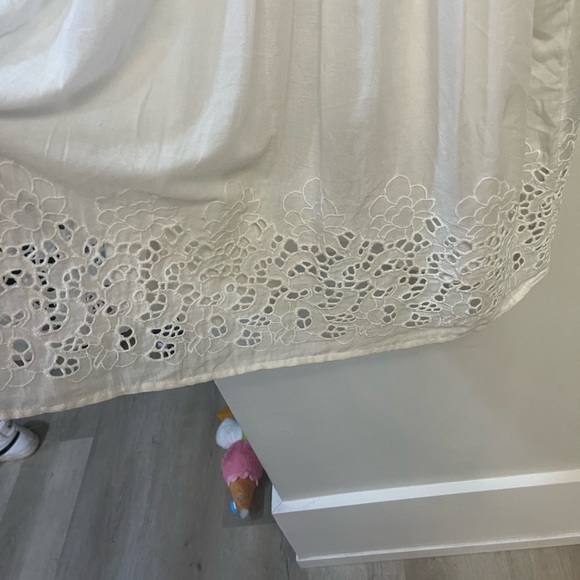 White eyelet dress with white under layer - Picture 5 of 8